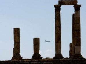 تحليق منخفض لطائرات الملكية (بالصور)