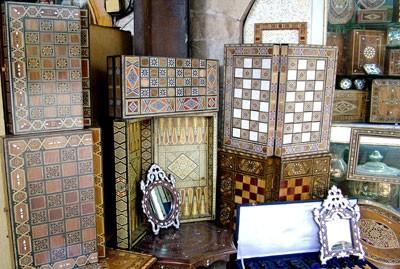 حِرَفٌ نَادِرَةٌ ظلت خلف اللاجئين في أحياء دمشق