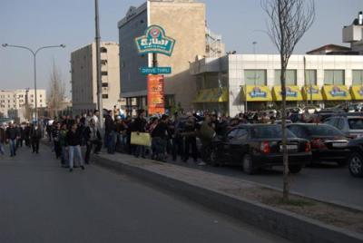 سائق المركبة التي دهست الطالب الحياري يسلم نفسه (صور)