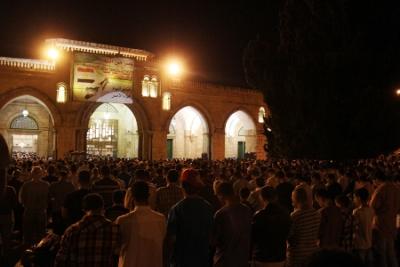 الآلاف يصلون في الأقصى فجر الجمعة اليتيمة.. وتعزيزات أمنية إسرائيلية الآلاف يصلون في الأقصى فجر الجمعة اليتيمة.. وتعزيزات أمنية إسرائيلية