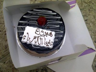 كعكة أمام الرئاسة احتفاء بعودة النسور - صور