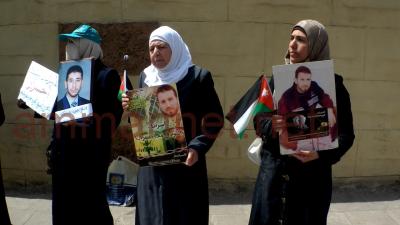 اهالى الاسرى امام الديوان الملكي ولا مجيب – صور 