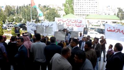 مؤازرو النائب الليمون يتوافدون للمجلس للتهنئة