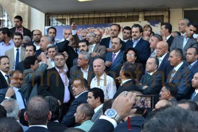 محتجون أمام السفارة العراقية: ابن الأردن ما ينضام- صور