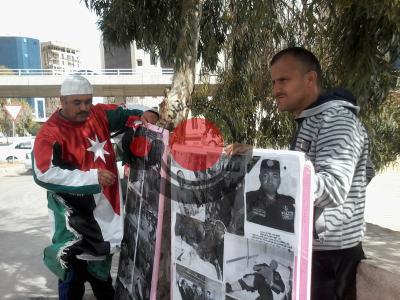 "مؤيدو النظام" يرفعون صور جرحى الأمن على الداخلية - صور "مؤيدو النظام" يرفعون صور جرحى الأمن على الداخلية - صور