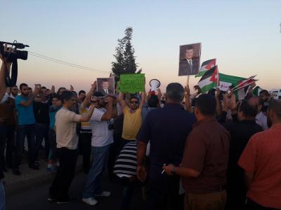 سوريون يحتفون بطرد السفير سليمان سوريون يحتفون بطرد السفير سليمان