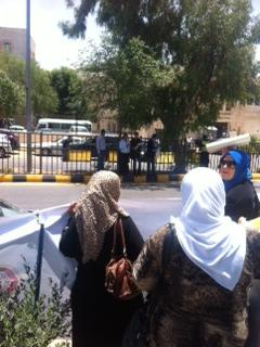 " أمي أردنية" تعتصم أمام الداخليّة مجدداً