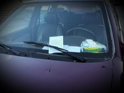 مخالفات بالجملة لسيارات الموظفين امام "الاحوال" مخالفات بالجملة لسيارات الموظفين امام "الاحوال"