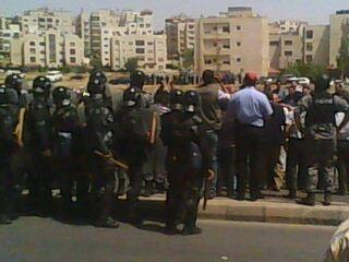 رجال أمن بالزي المدني يعتقلون معتصمين بـ"الرابية" (صور)