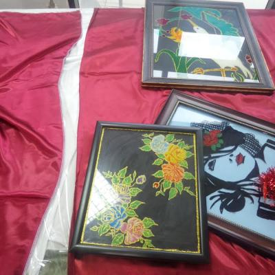 معرض تشكيلي لفنانين سوريين يرسم آمال وآلام اللاجئين