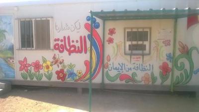 رسومات في أرجاء "الزعتري" تسطّر حكايات اللاجئين