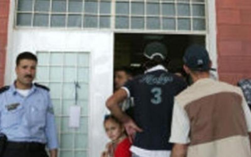  عدالة مفقودة عبر النهر 