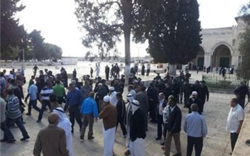 الاحتلال ينسحب من ساحات المسجد الاقصى