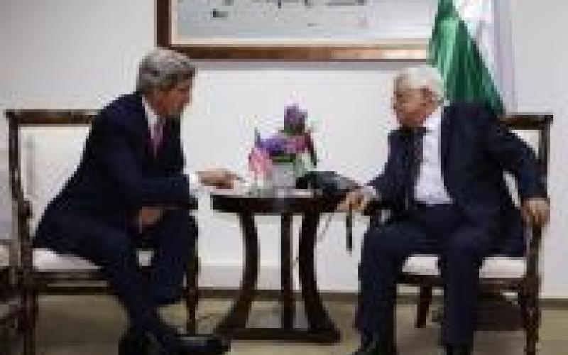 الفلسطينيون: كيري يسترضي اسرائيل