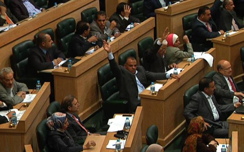 النواب يقر قانون غسيل الأموال..ويدين الإساءة للرسول