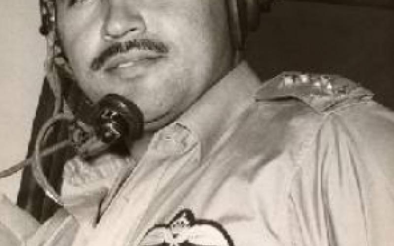 توزيع قصص في الكرك تروي بطولات الجيش العربي في فلسطين