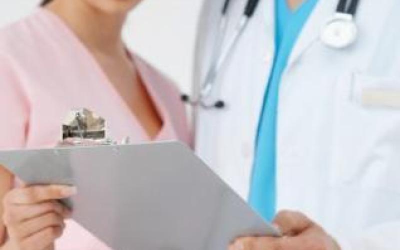 مشروع قانون المساءلة الطبية يدرس تحديد التعويضات بحد أقصى 