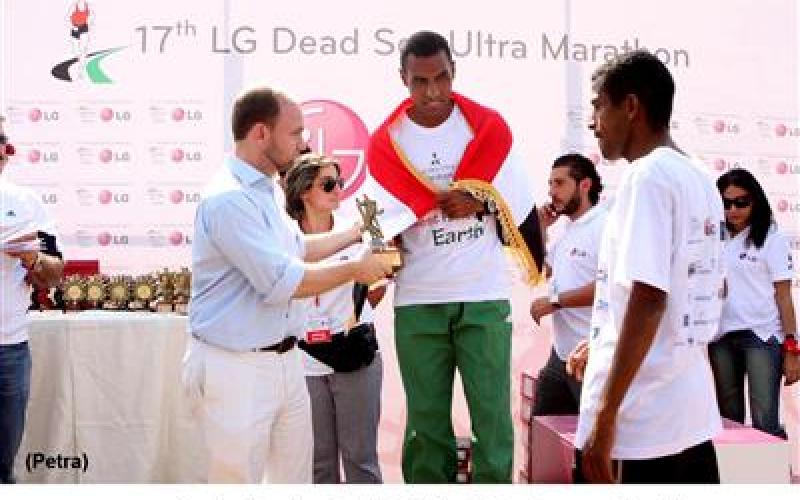 تتويج الفائزين في التراماراثون البحر الميت
