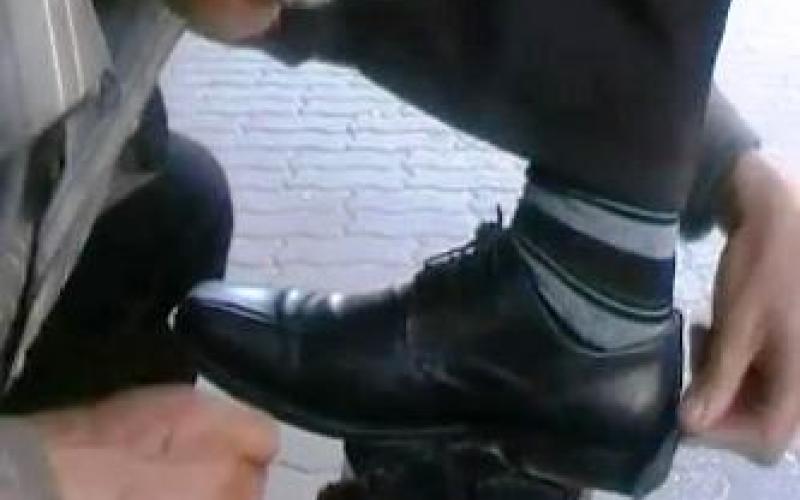 "بويجية الأحذية" منسيون في قاع المدينة (فيديو)