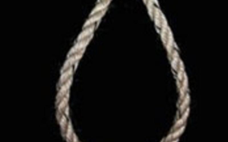 شاب يشنق نفسه في البقعة