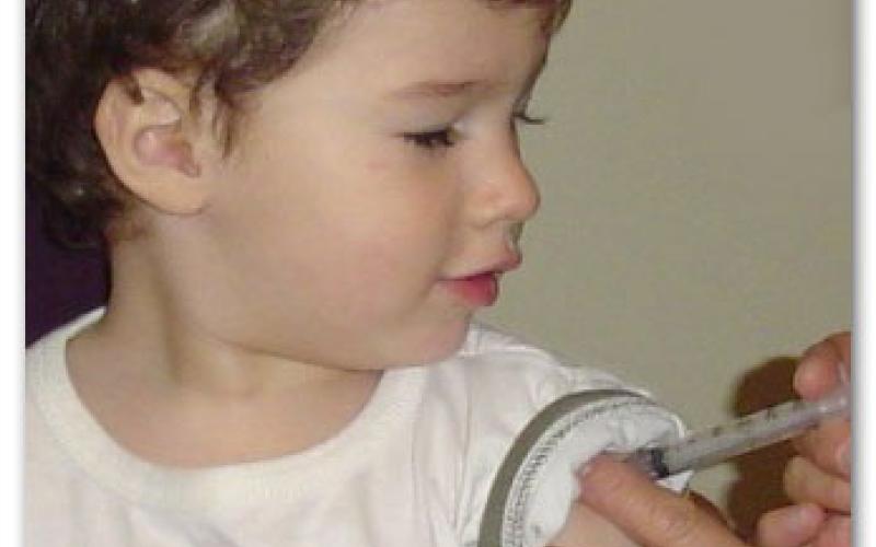 "الوطني لحقوق الإنسان" يرصد مطاعيم فاسدة تقدم مجانا للأطفال 