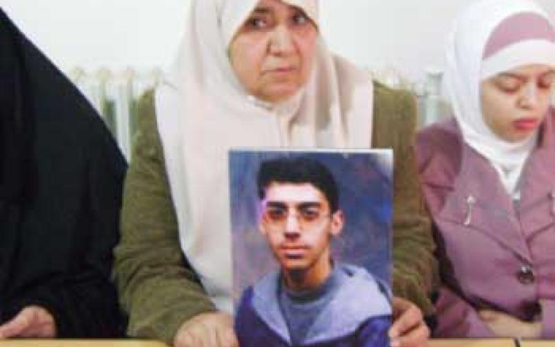 نقابيون يطالبون الحكومة بتبني حملة وطنية لإثارة قضية الأسرى 