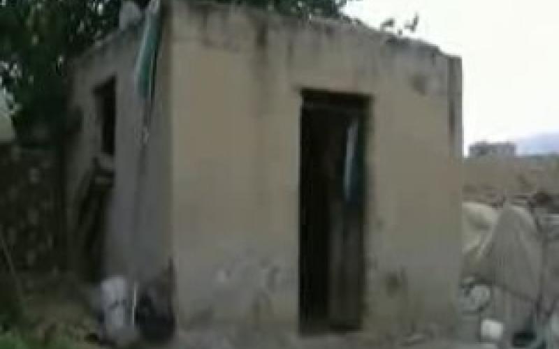 فاطمة و والدتها.. كأنهما خارج الزمن (فيديو)