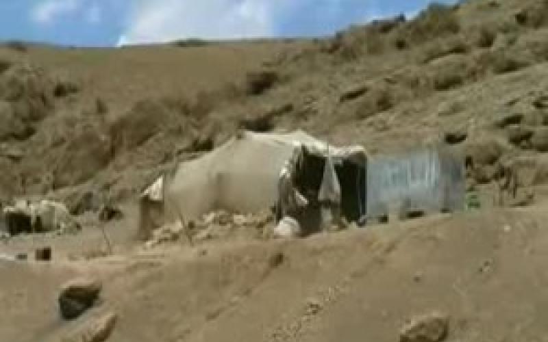 عائلة خلف..لا تملك سوى الخيمة التي تؤويها (فيديو