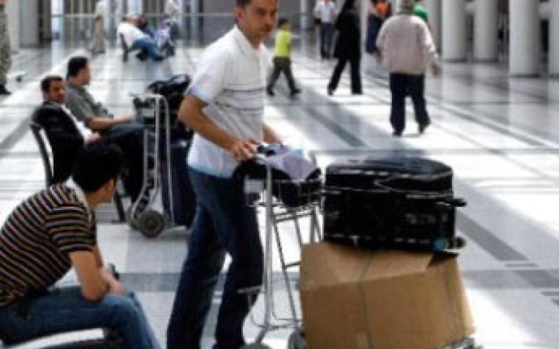 الشباب الجامعيون.. الهجرة و"تكوين" الذات