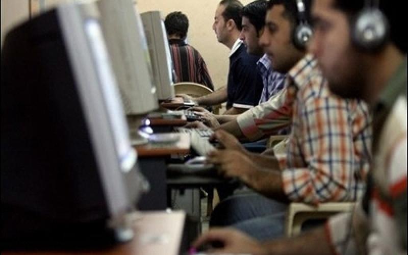 الانترنت المنزلي يهدد مقاهي الانترنت بالإغلاق (فيديو)