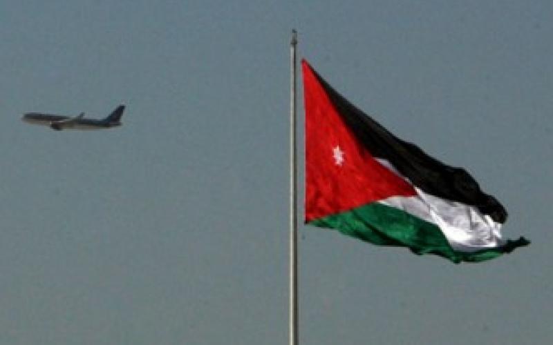 تحليق منخفض لطائرات الملكية (بالصور) 