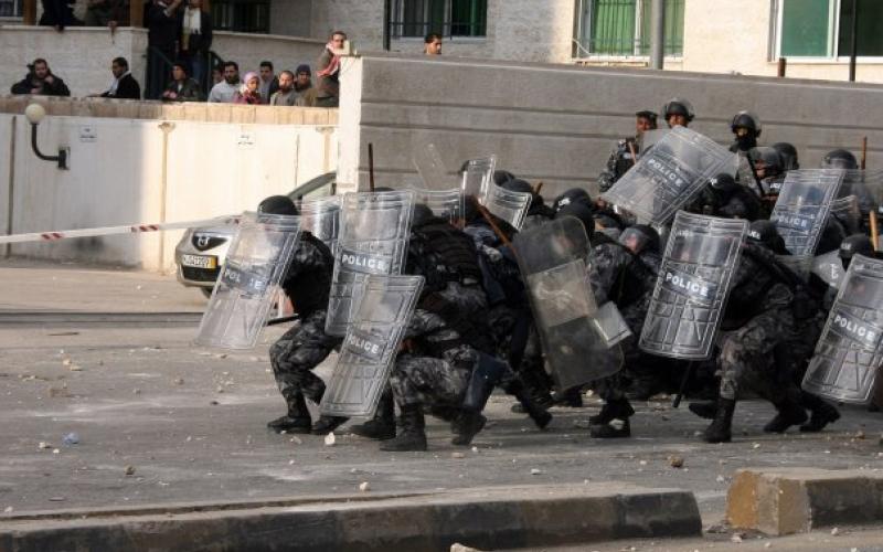  الدرك يصد ناشطين حاولوا الوصول للسفارة الاسرائيلية