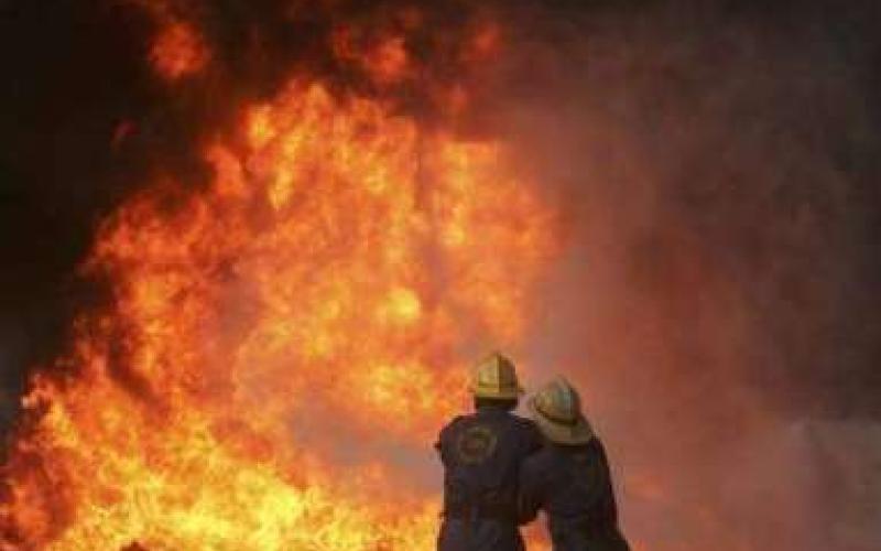 إخماد حريق بمصنع للخشب بمنطقة ذهيبة