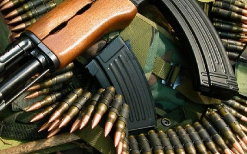 في غور الصافي ..أب يقتل ابنه بكلاشنكوف