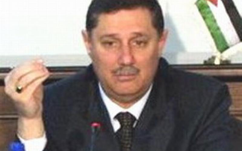 وزير الزراعة ينفي إعادة شاحنات خضار وفواكه من الخليج