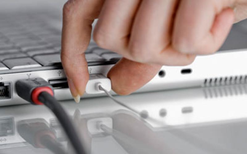 ٪44 من الأردنيات يقضين أكثر من 7 ساعات على الانترنت 