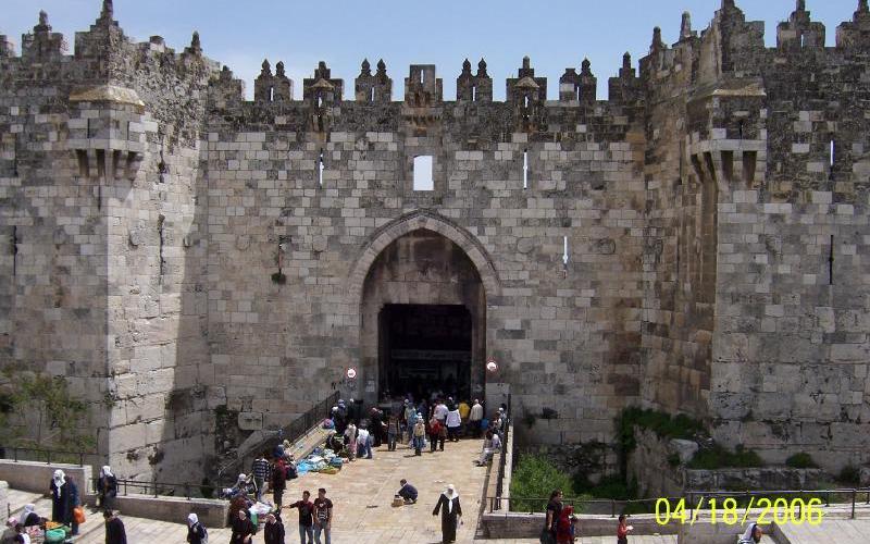 لا مكان للأيتام في القدس 