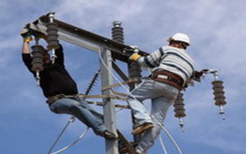 إحالة موظفين في الكهرباء للتقاعد المبكر يثير الاستياء