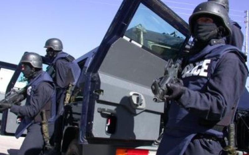 تحرير فتاتين من قبضة شاب في دير علا