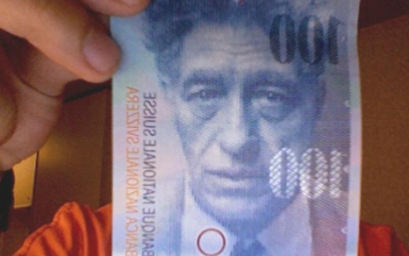 القبض على محتال بمبادلة عملة سويسرية