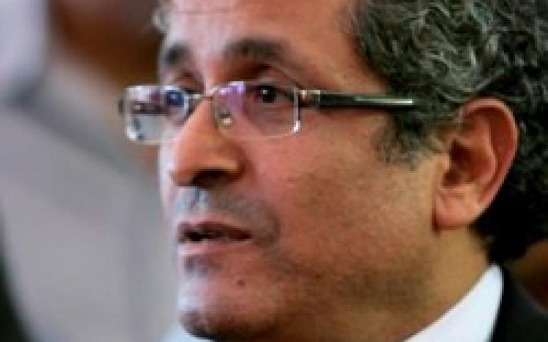 وزير الإعلام الجديد يقطع إجازته