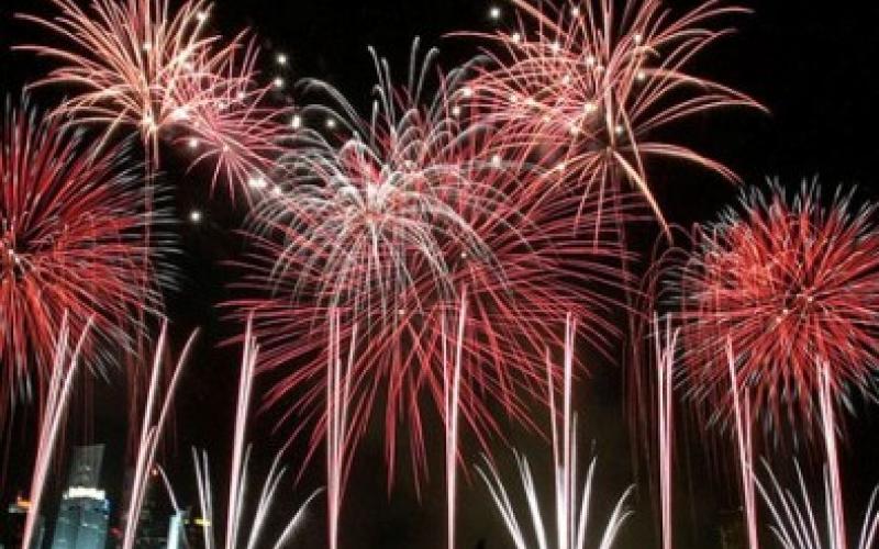 إصابة شاب بحروق خطرة جراء الألعاب النارية