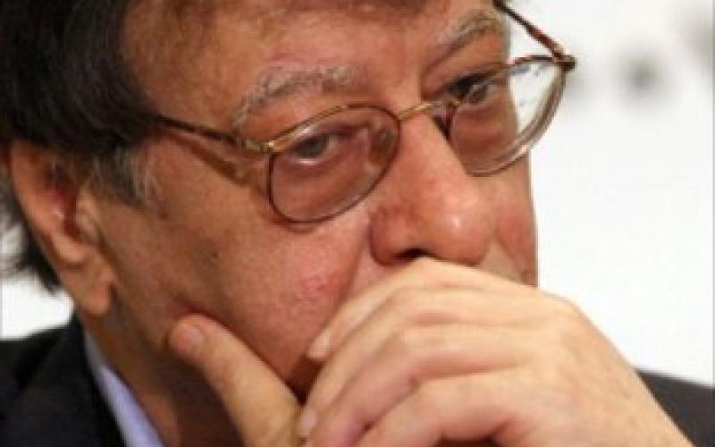 أمسية أدبية بحضور درويش في الغياب