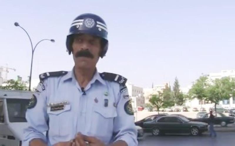 الشرطي الراقص هزاع ذنيبات..يمارس عشقه يوميا بتنظيم السير ( فيديو)