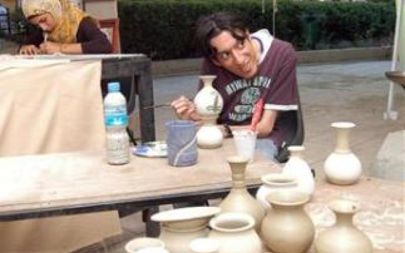 سائد يتحدى الإعاقة بريشته