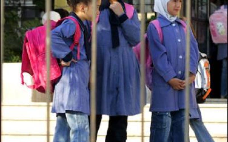 التربية تستعين بالمتقاعدين وطلاب الجامعات لسد النقص المدارس..صوت