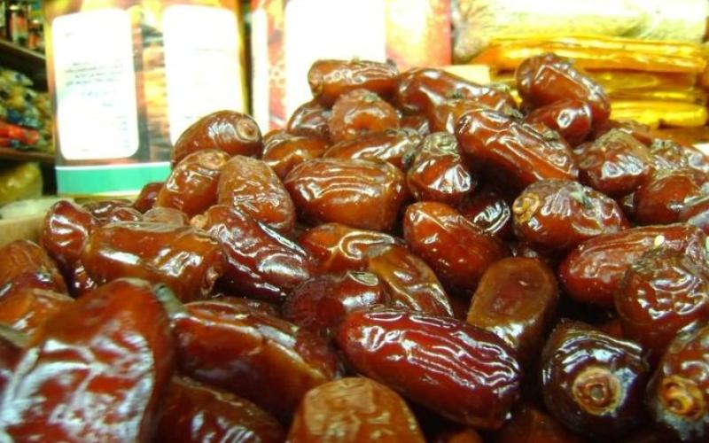 السوس والتمر الهندي وقمر الدين ممنوع دخولها لغزة