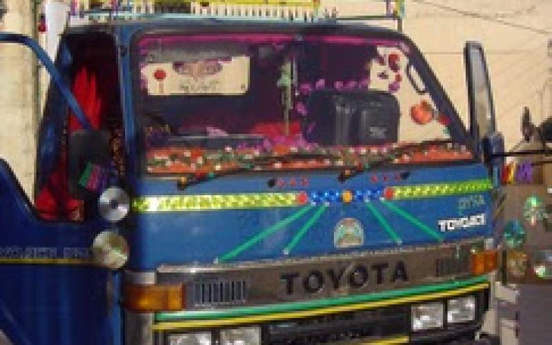 سائقو شاحنات متوسطة يشكون غلاء أقساط التأمين الإلزامي 