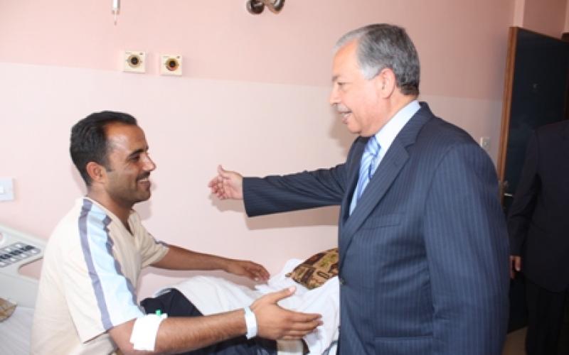 وزير الداخلية يزور مرتب البحث الجنائي المصاب