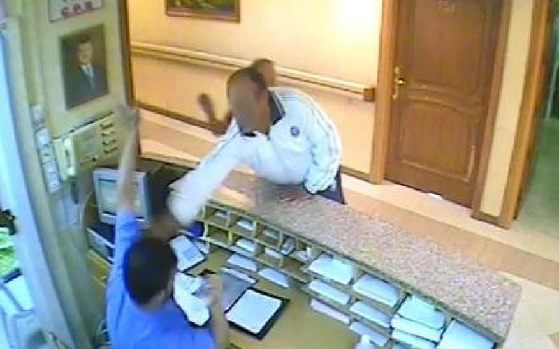 المدعي العام يُباشر التحقيق بقضية الاعتداء على الطبيب الملكاوي